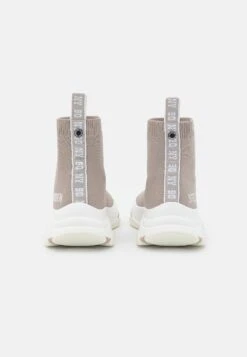 Steve Madden Master - Sneakers Hoog - Taupe/White 10 Steve Madden Master - Sneakers Hoog - Taupe/White -Steve Madden 19f17b6d15b64358988e7b9aba5c02aa