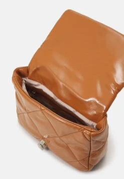 Steve Madden Handtas - Camel Patent -Steve Madden 281d1e0aaf3643c9b7851121c71fb560