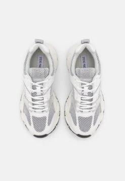 Steve Madden Standout - Sneakers Laag - White/Silver 15 Steve Madden Standout - Sneakers Laag - White/Silver -Steve Madden 2e6da3d665854562a7095a1b451b40f3