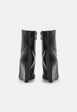 Steve Madden Serbia - Enkellaarsjes Met Sleehak - Black 9 Steve Madden Serbia - Enkellaarsjes Met Sleehak - Black -Steve Madden 45fcdd400bd0465495b65399d65542a8