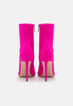 Steve Madden Vanya - Korte Laarzen - Bright Fuchsia 13 Steve Madden Vanya - Korte Laarzen - Bright Fuchsia -Steve Madden 4781706f1cf042c69e897e142994d690