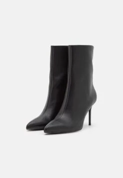 Steve Madden Lyricals - Korte Laarzen - Black -Steve Madden 89a3c04a3a714e1799cb283fb8d8f915