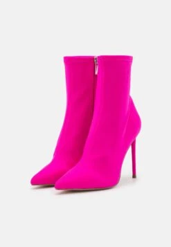 Steve Madden Vanya - Korte Laarzen - Bright Fuchsia 12 Steve Madden Vanya - Korte Laarzen - Bright Fuchsia -Steve Madden 91ad755aa5a24066b14f5bf206780ef0